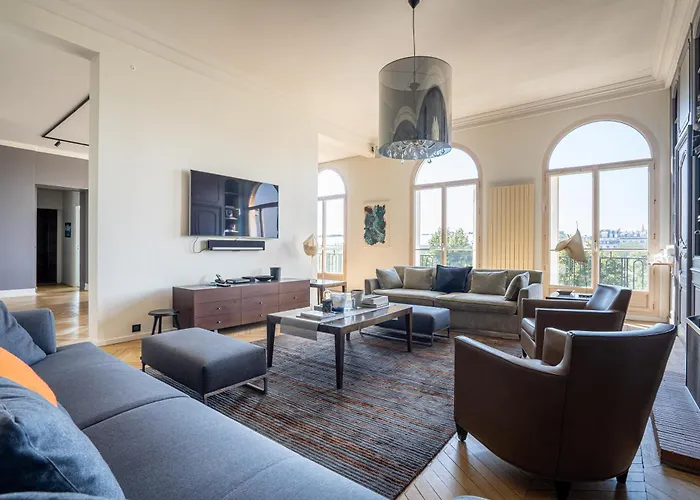Luxury 4 Bedroom Eiffel Tower View
