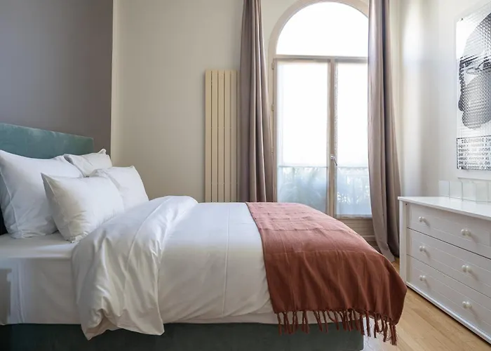 Luxury 4 Bedroom Eiffel Tower View