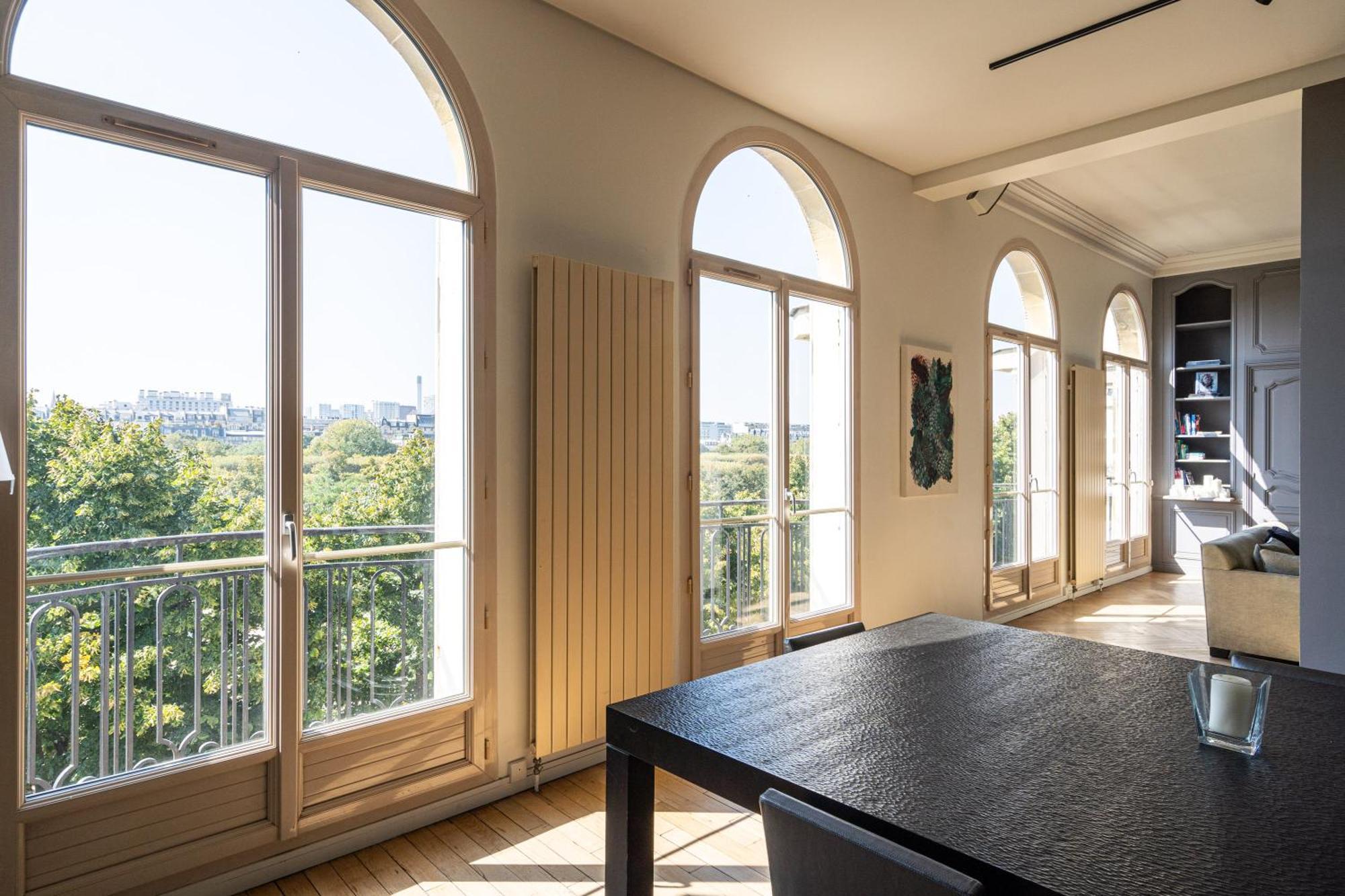 Luxury 4 Bedroom Eiffel Tower View * París
